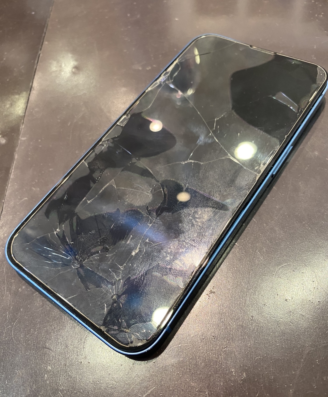 【修理実例】iPhone13バッテリー膨張