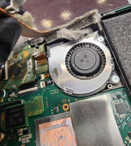 switch ファン交換修理中