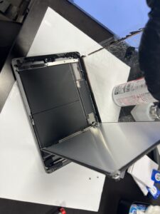 iPad（第７世代）フロントガラス交換修理