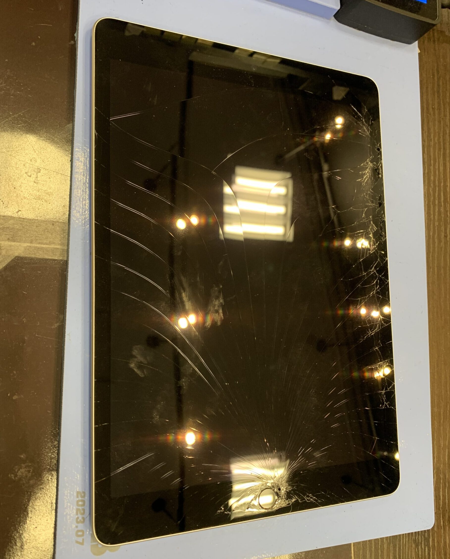 【修理実例】iPad9フロントガラス交換