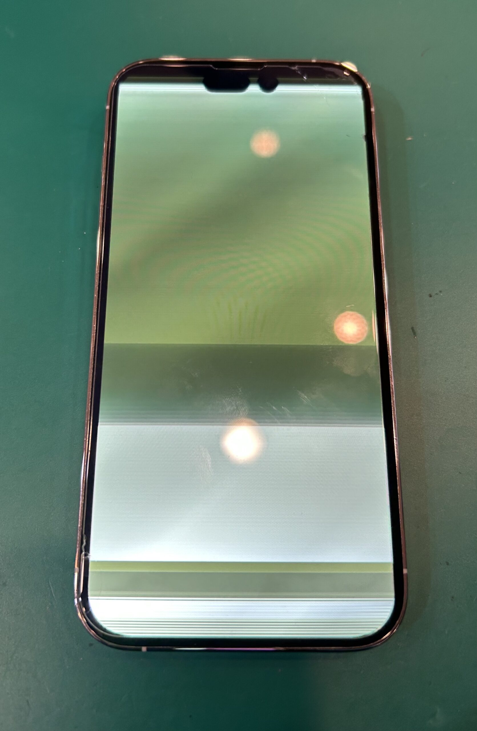 【修理実例】14Pro液晶漏れ画面交換修理とバッテリー交換
