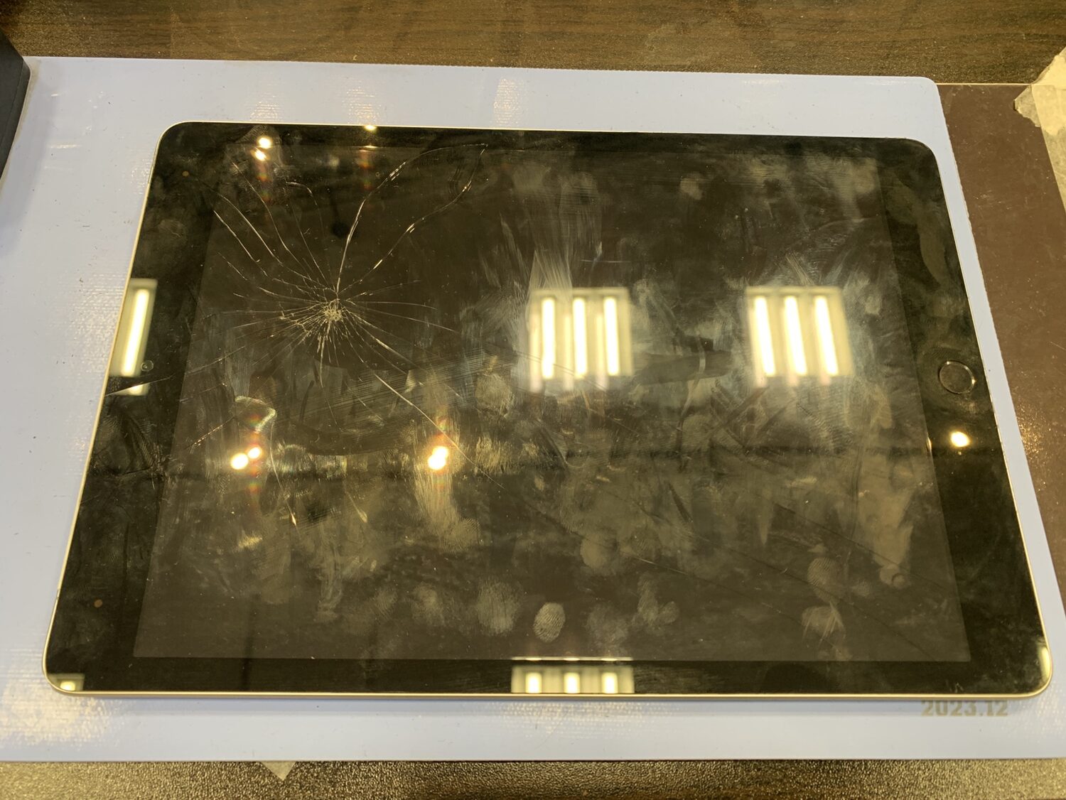 【修理実例】iPad9フロントガラス交換