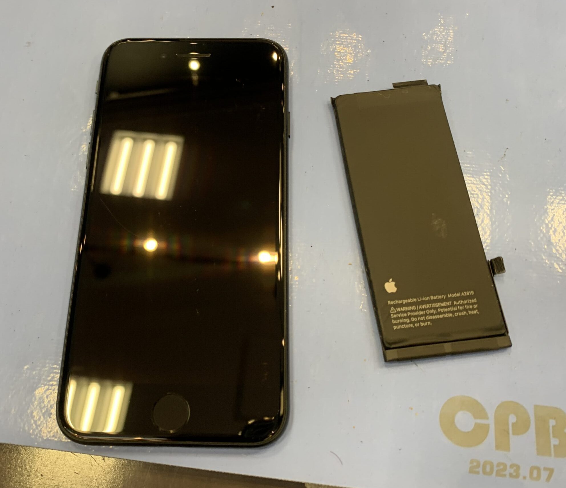【修理実例】iPhoneSE3バッテリー交換