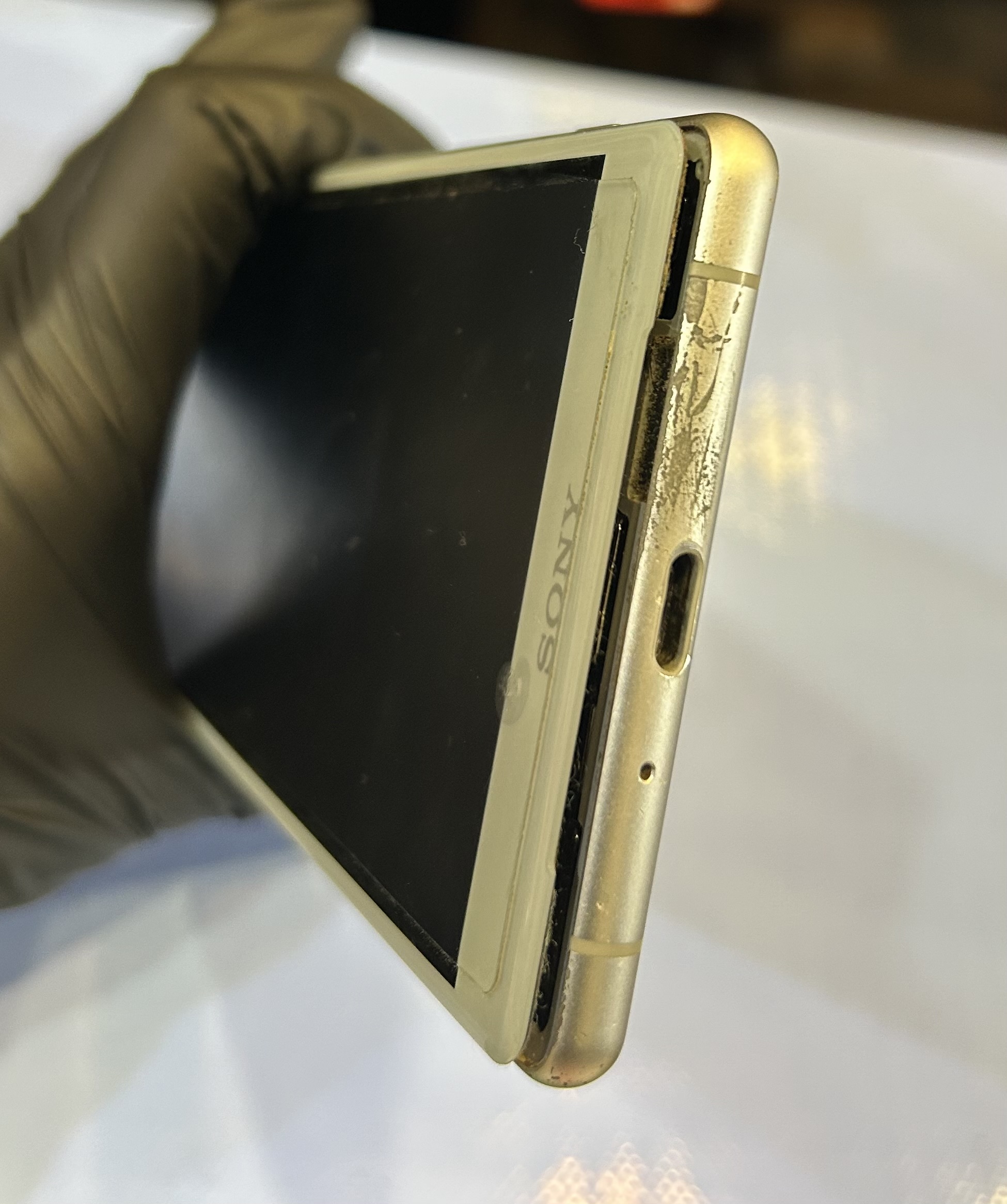 【修理実例】XperiaXZ2バッテリー膨張バッテリー交換